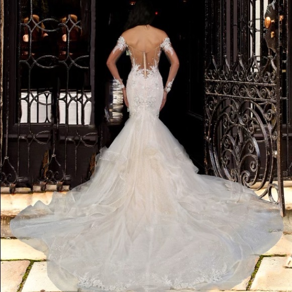 BRAND NEW. NEVER WORN (tags) hand beaded couture wedding gown w train & veil. - Picture 3 of 6